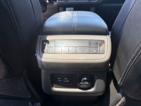 Used 2024 Nissan Pathfinder Platinum AWD/4WD image 25