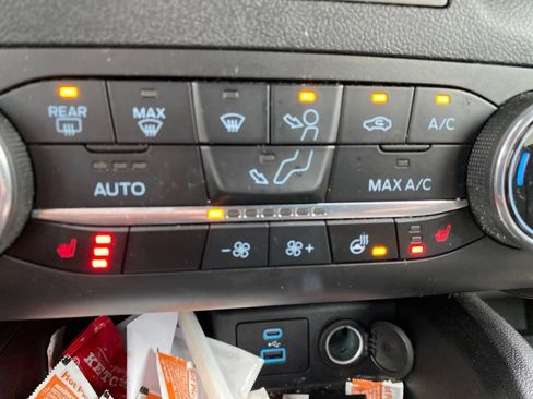 Used 2023 Ford Escape ST-Line Select AWD/4WD image 13