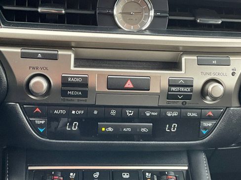 Used 2017 Lexus ES 350 w/ Luxury Package FWD image 24