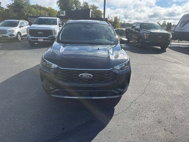 Used 2024 Ford Escape ST-Line w/ Tech Pack #1 AWD/4WD image 2