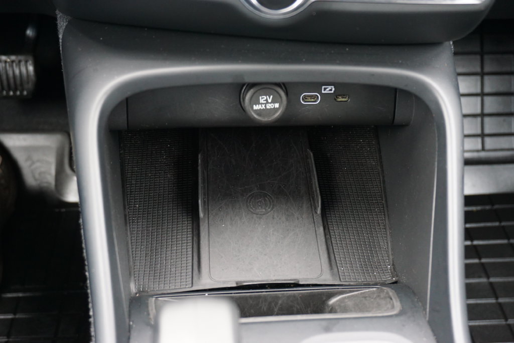 Used 2024 Volvo XC40 B5 Core AWD/4WD image 23
