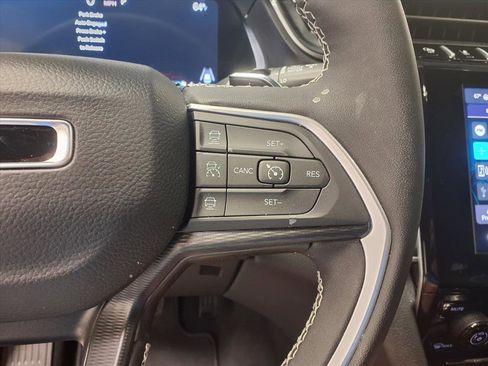 Used 2025 Jeep Grand Cherokee L Altitude image 21