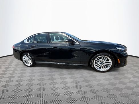 Used 2024 BMW 530i w/ Premium Package image 9