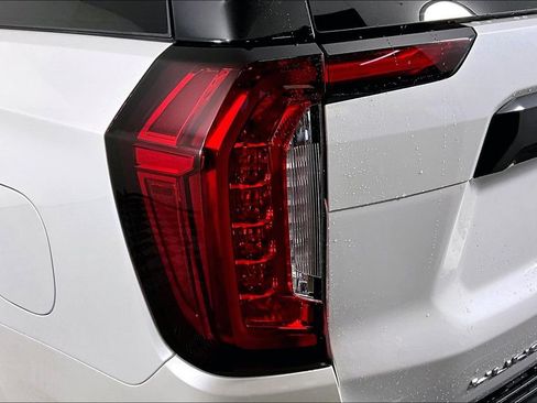 Used 2024 GMC Yukon XL Denali Ultimate image 23