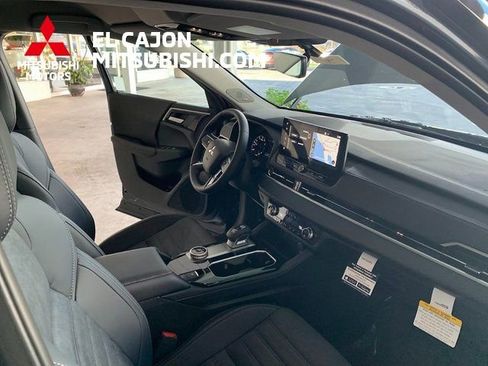 New 2026 Mitsubishi Outlander SE image 23