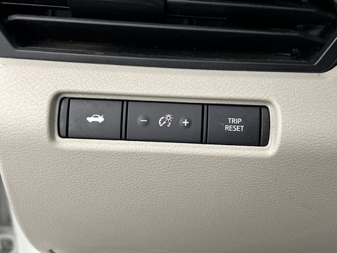 Used 2024 Nissan Altima 2.5 SV FWD image 34