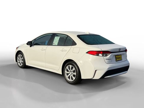 Used 2022 Toyota Corolla LE image 3