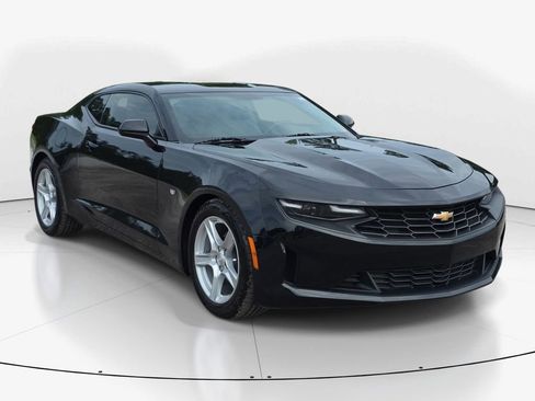 Used 2023 Chevrolet Camaro LT RWD image 3