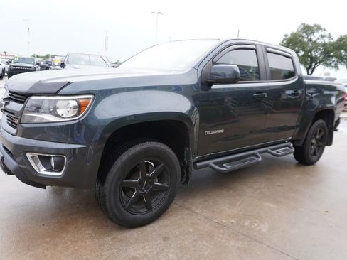 Used 2017 Chevrolet Colorado Z71 RWD image 3
