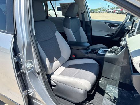Used 2025 Toyota RAV4 XLE FWD image 23