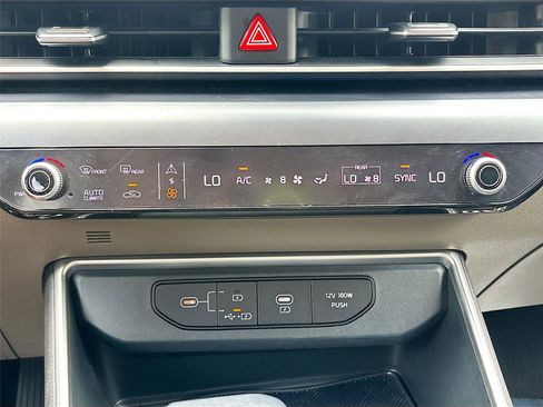 Used 2025 Kia Carnival FWD image 16