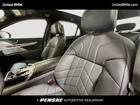 Used 2023 BMW 760i xDrive AWD/4WD image 5