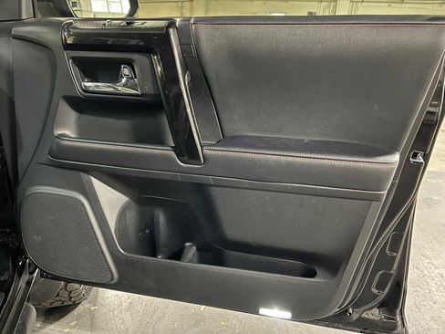 Used 2021 Toyota 4Runner TRD Off-Road Premium w/ Moonroof Package AWD/4WD image 10