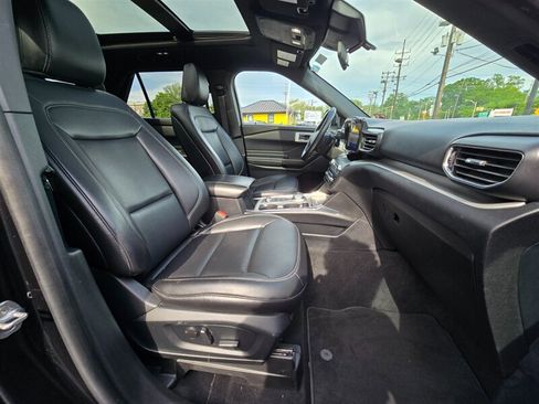 Used 2020 Ford Explorer XLT w/ Equipment Group 202A AWD/4WD image 14