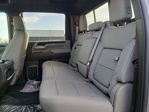 New 2026 GMC Sierra 2500 SLT w/ SLT Convenience Package image 12