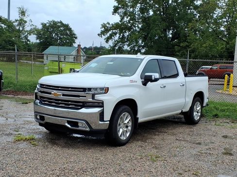 Used 2021 Chevrolet Silverado 1500 LTZ w/ LTZ Premium Package AWD/4WD image 3