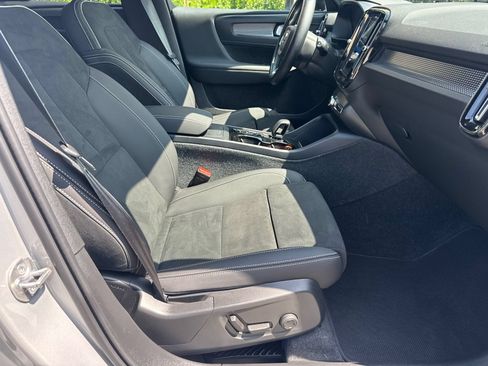 Used 2024 Volvo XC40 B5 Ultimate w/ Protection Package Premier AWD/4WD image 13