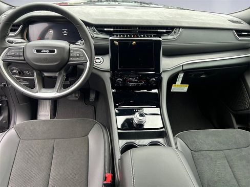 New 2025 Jeep Grand Cherokee image 12
