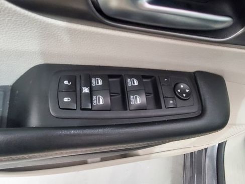 Used 2020 Chrysler Pacifica Touring-L Plus w/ Advanced Safetytec Group image 16