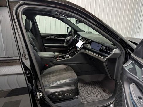 Used 2023 Jeep Grand Cherokee Trailhawk AWD/4WD image 29