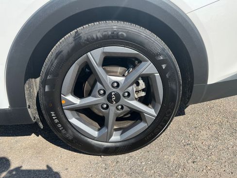 Used 2025 Kia K4 LXS image 28