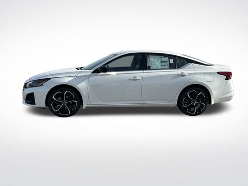 New 2025 Nissan Altima 2.5 SR image 2