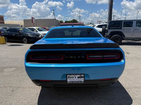 Used 2016 Dodge Challenger R/T Scat Pack w/ Leather Interior Group RWD image 7