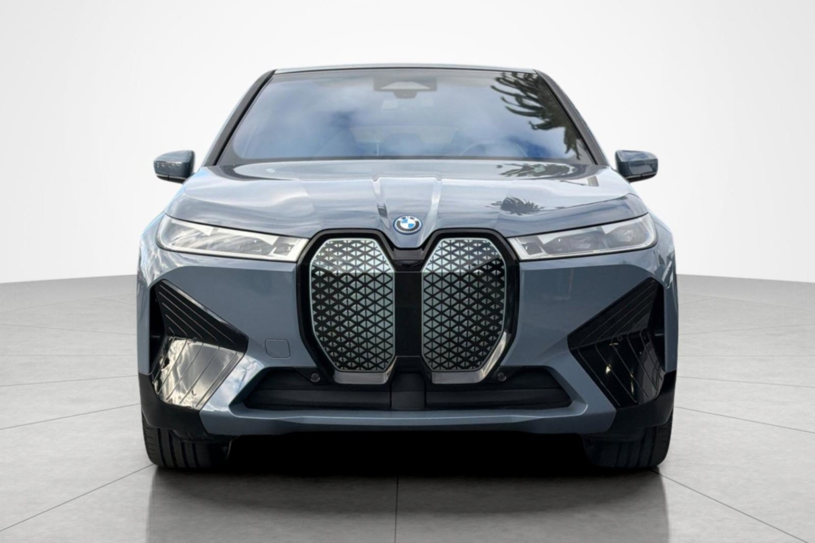Used 2023 BMW iX xDrive50 w/ Sport Package AWD/4WD image 8