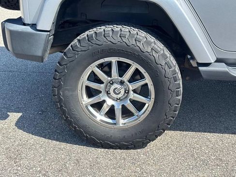 Used 2018 Jeep Wrangler Unlimited Sahara w/ Connectivity Group AWD/4WD image 12