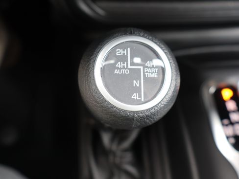 Used 2025 Jeep Wrangler Unlimited Sahara w/ Safety Group AWD/4WD image 23