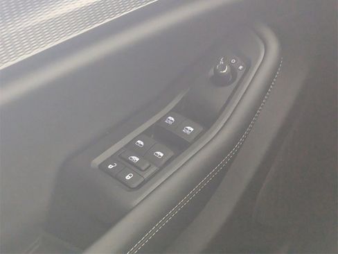 New 2025 Jeep Grand Cherokee Altitude image 17