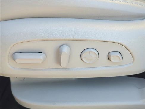 Used 2022 Buick Enclave Avenir w/ Avenir Technology Package AWD/4WD image 11
