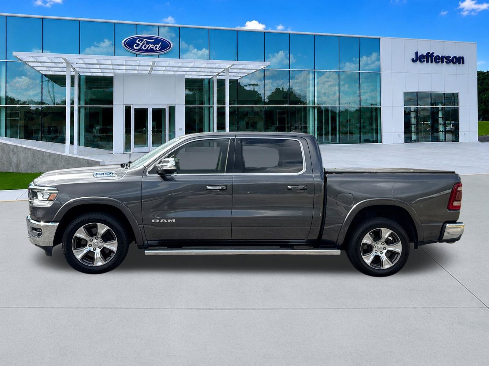 Used 2019 RAM 1500 Laramie RWD image 4
