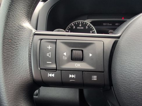 Used 2024 Nissan Pathfinder S image 27