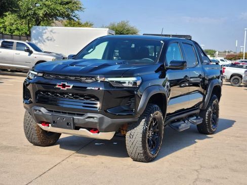 Used 2025 Chevrolet Colorado ZR2 w/ Midnight Edition AWD/4WD image 12