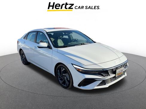 Used 2025 Hyundai Elantra SEL image 1