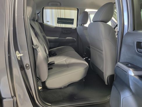 Used 2018 Toyota Tacoma SR5 image 36