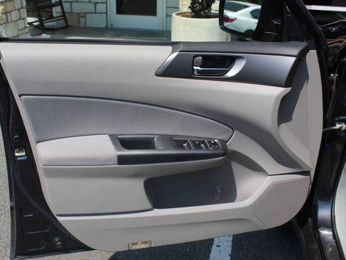Used 2013 Subaru Forester 2.5X Premium w/ All-Weather Pkg AWD/4WD image 12