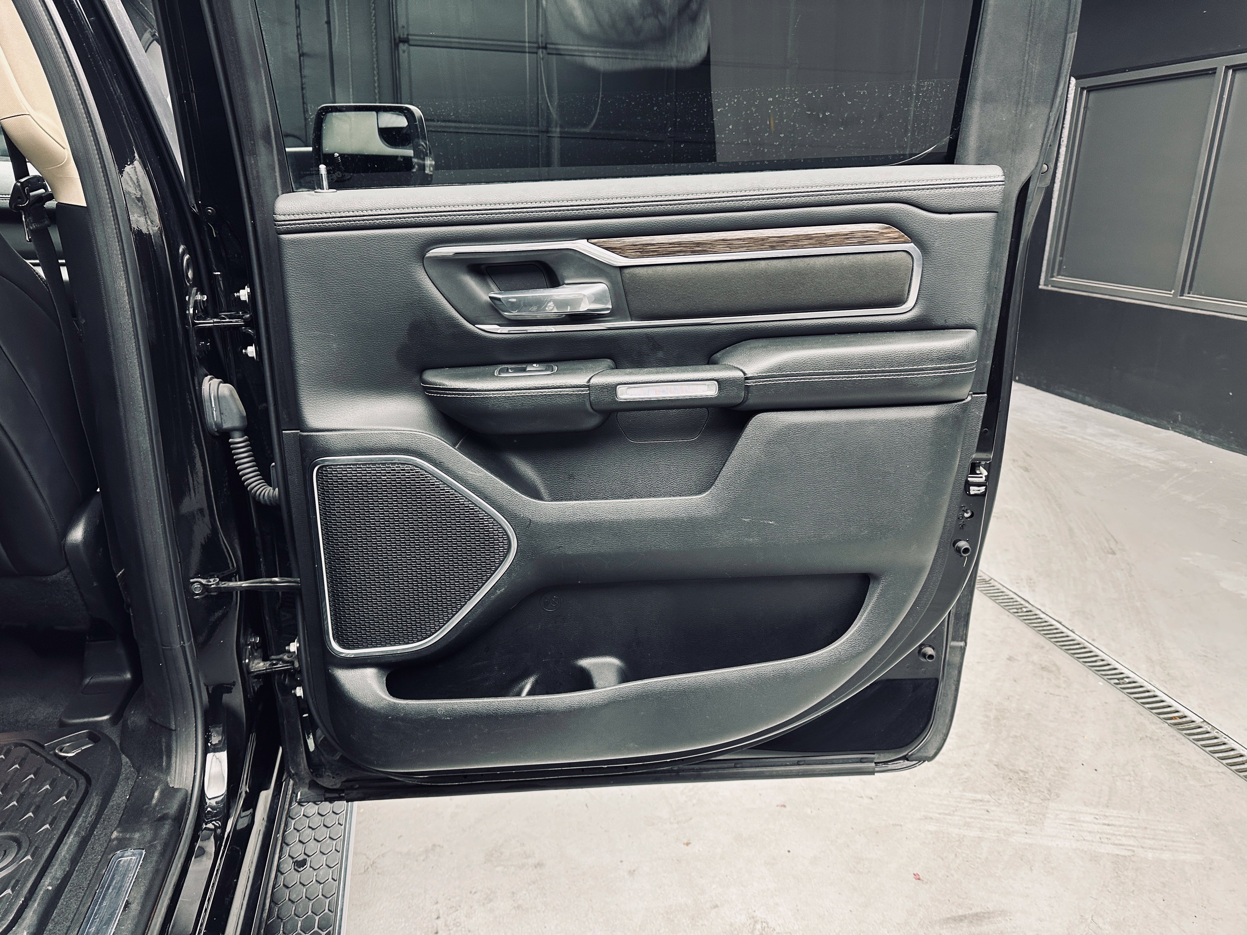 Used 2019 RAM 1500 Laramie AWD/4WD image 26