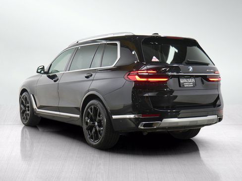 Used 2024 BMW X7 xDrive40i w/ Premium Package AWD/4WD image 3