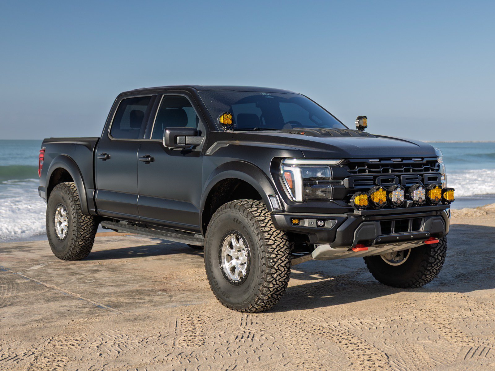 Used 2025 Ford F150 Raptor w/ Equipment Group 803A Raptor R AWD/4WD image 3