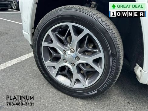 Used 2019 Jeep Grand Cherokee Overland AWD/4WD image 24