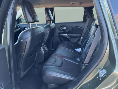 Used 2021 Jeep Cherokee Latitude Plus image 10