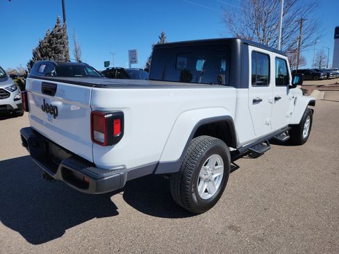 Used 2022 Jeep Gladiator Sport image 3