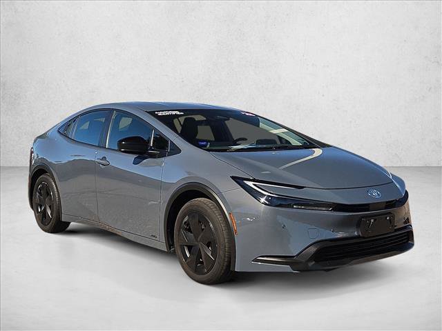 Used 2025 Toyota Prius LE AWD/4WD image 3