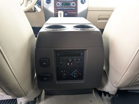 Used 2013 Ford Expedition XLT image 19