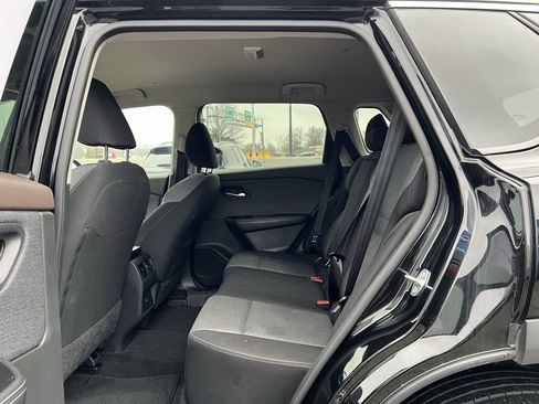 Used 2023 Nissan Rogue SV image 20