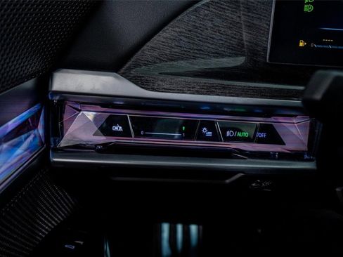 Used 2024 BMW 760i xDrive w/ Executive Package image 45