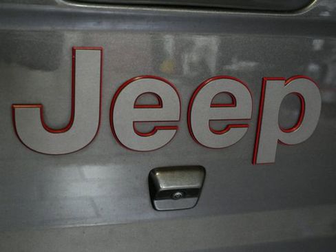 Used 2021 Jeep Gladiator Rubicon AWD/4WD image 9