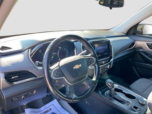 Used 2021 Chevrolet Traverse LT image 11